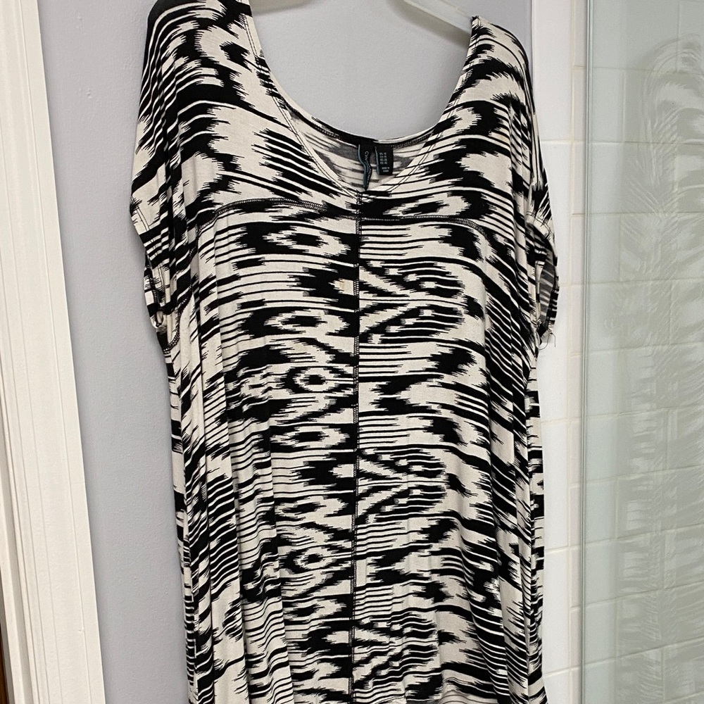 Black and White Patterned Top
